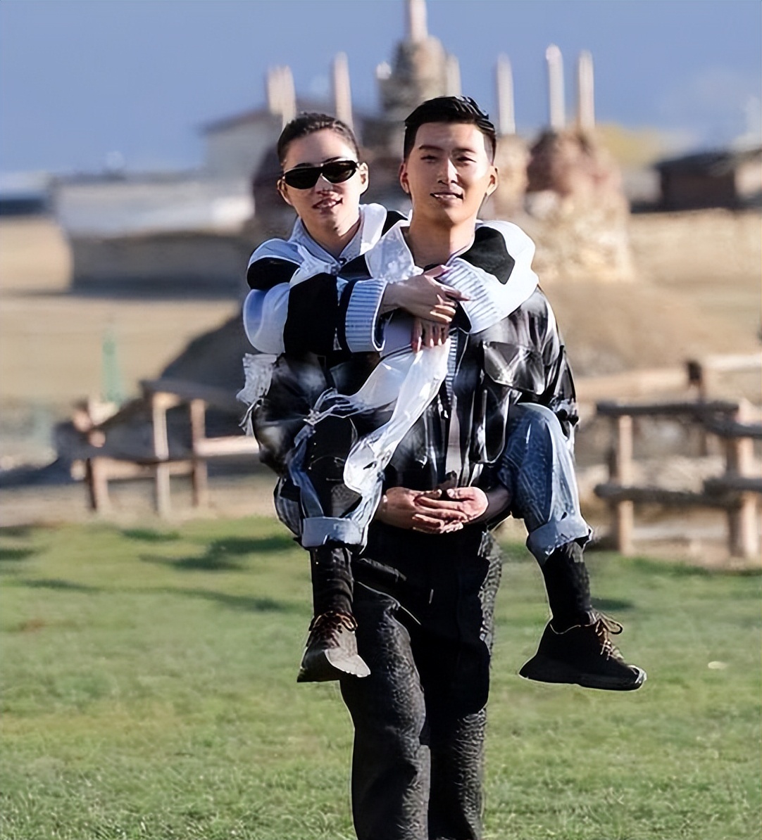 窦骁|豪门婚后忙捞金？何超莲窦骁合体上综艺节目，商业资源接到手软！