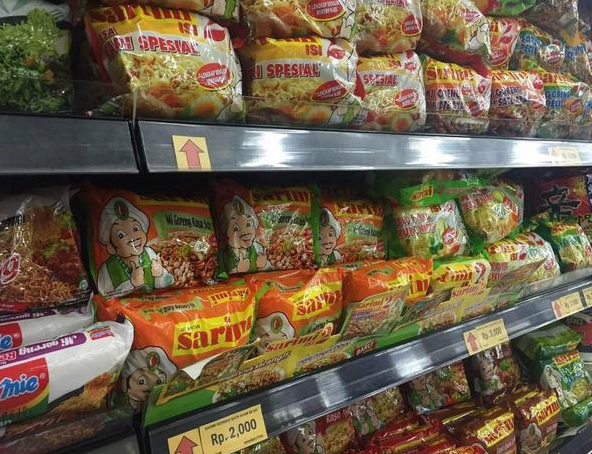 巴厘岛|中国游客在国外逛超市，看到零食区时，忍不住感叹：外国人真可怜