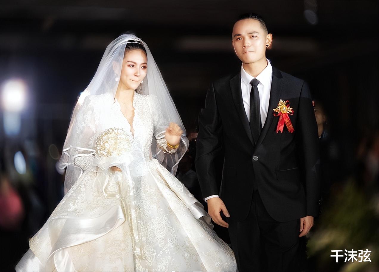 张恒远头七下大雨,毕夏公开墓碑照,署名爱妻意指“永不改嫁”