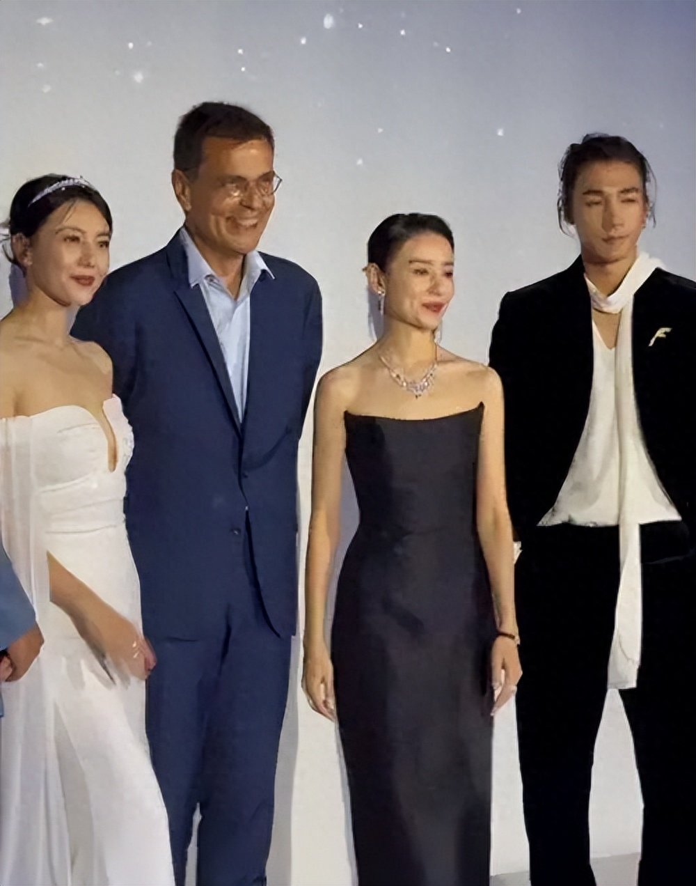 高圆圆好不容易性感了一回,在董洁面前却显得好幼稚做作