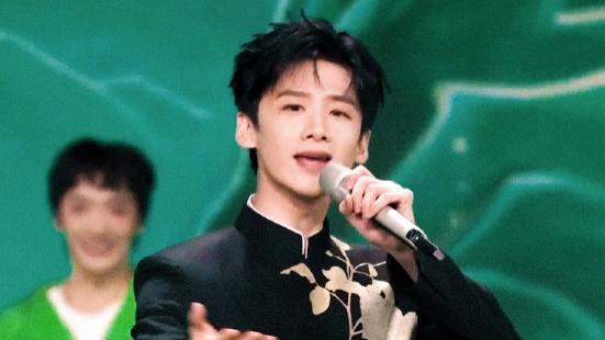 不是吧，他刚上完春晚就要被封杀了？