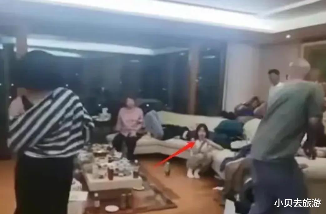 小S自爆和具俊烨贴面热舞视频,二人火辣热情,大S躺沙发小玥儿缩角落!