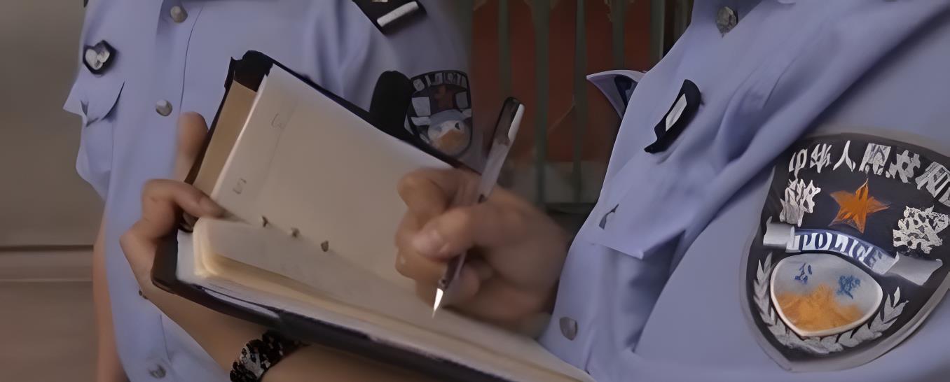 2013年,江苏男子屋内“地板藏尸”8年,美貌女友成“井下亡魂”