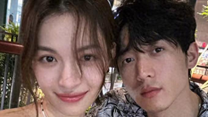 情人节这一天，娱乐圈的人情冷暖，在白敬亭宋轶身上体现淋漓尽致