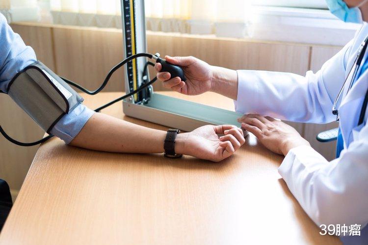 很多人问：血压高到多少会脑出血？医生给出参考值，早知道早受益