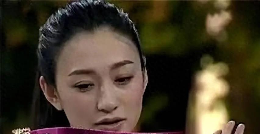 徐梵溪:没有婚姻,也没有孩子,男友花5亿娶李小冉,她只能低调成全