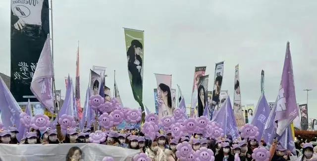 特警|紧急叫停!微博之夜现场:明星被赶、警方管控、特警都出动了