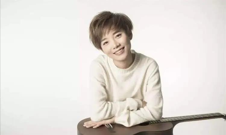 唐笑|14年前，公然辱骂军人“看门狗”，还发火踢人裆部的唐笑怎样了？