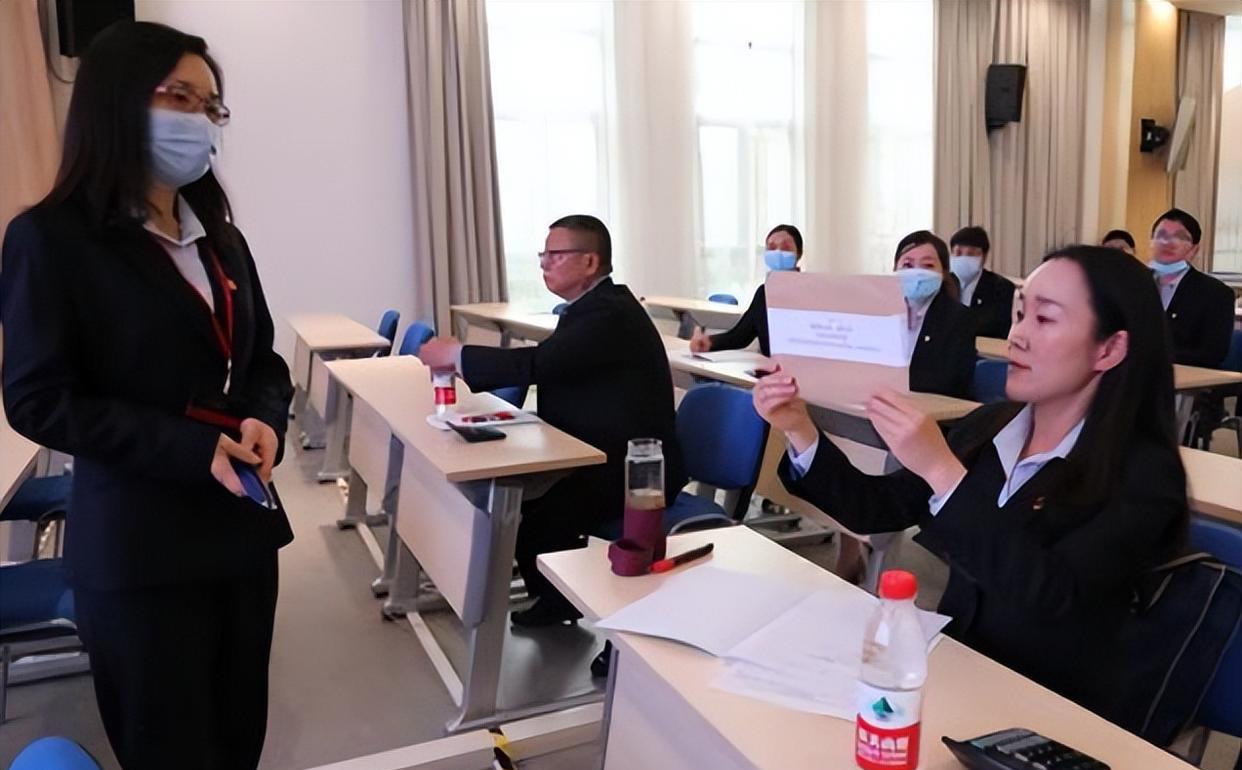 大学生|2023公务员省考迎来扩招,学历不再是绊脚石,三类学生报考有优势