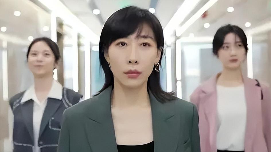 谁也没想到，快年底了，35岁任素汐又以这样的方式，打出一副王炸