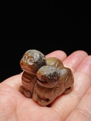 |宋 和田玉籽料 沁色 太狮少狮