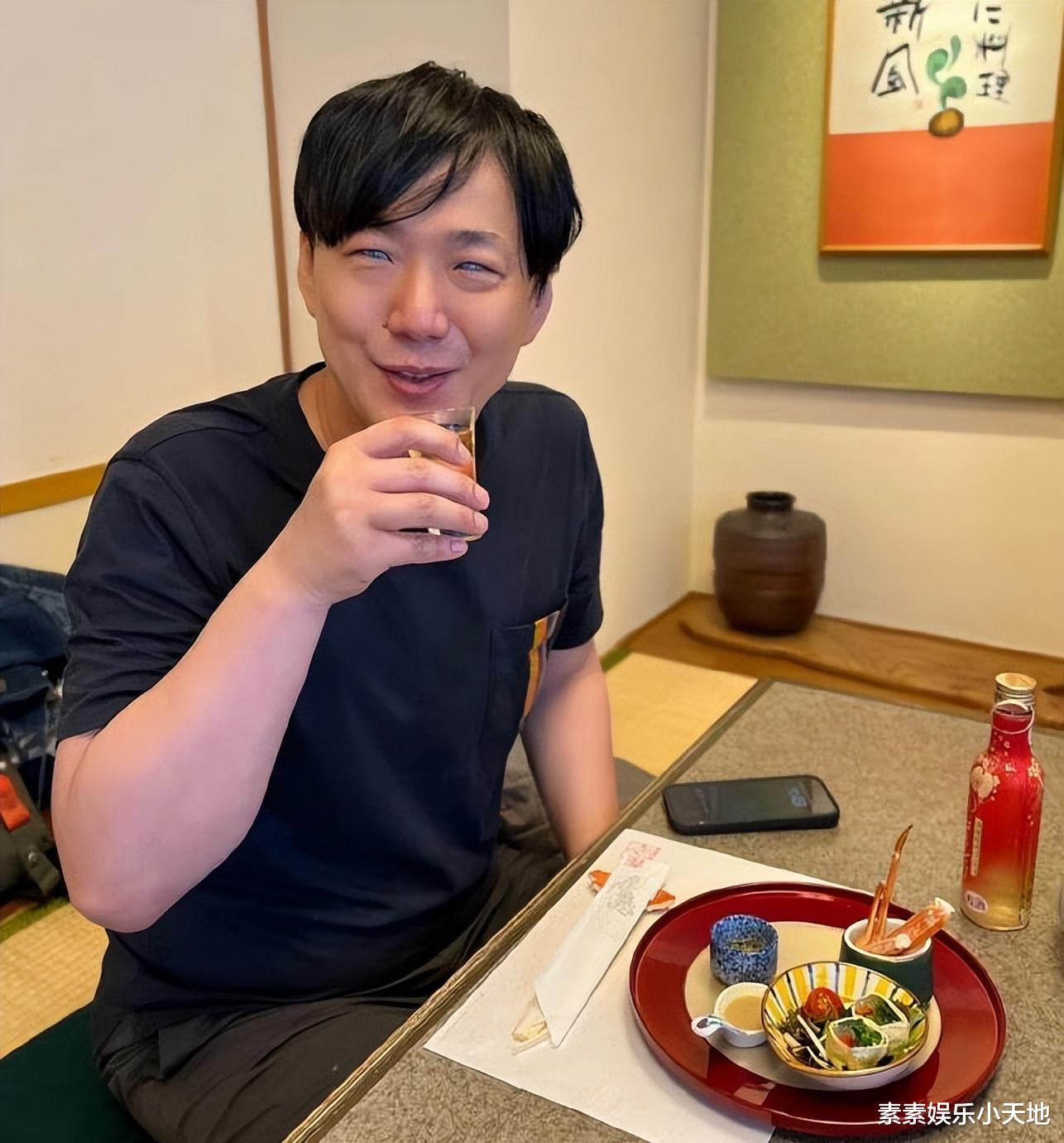 萧煌奇摘下墨镜自证双眼已经失明,不戴墨镜的照片公开