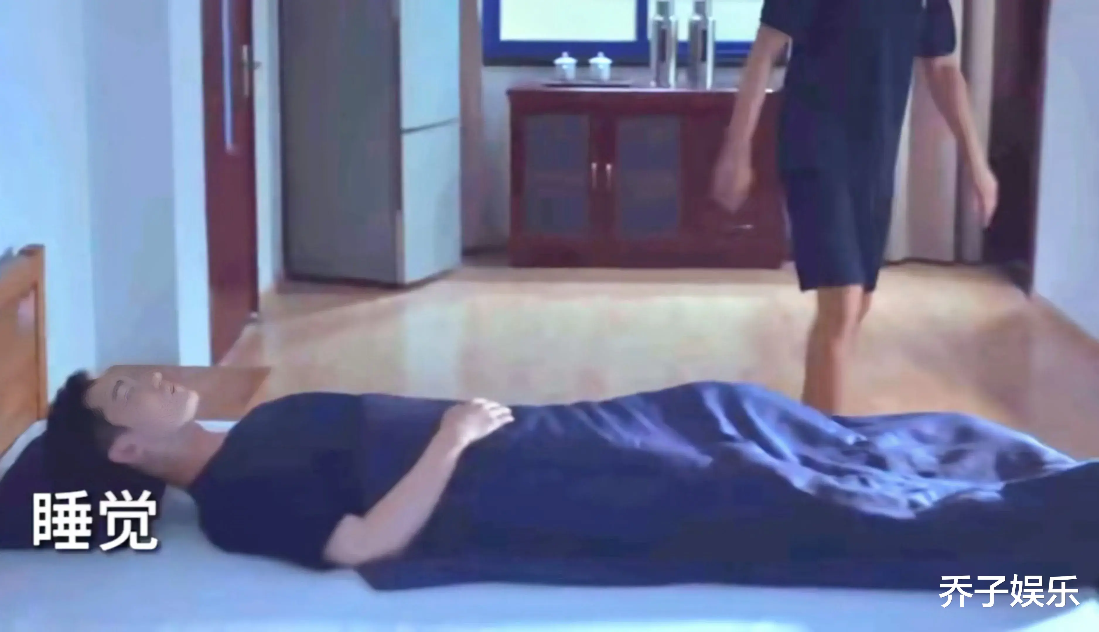 同演消防员,一个睡姿就看出了杨洋与黄景瑜的差别