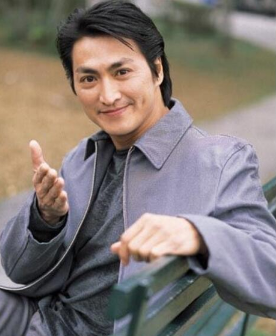 窦骁|“展昭”何家劲的“消失”,是整个演艺圈的悲哀和损失