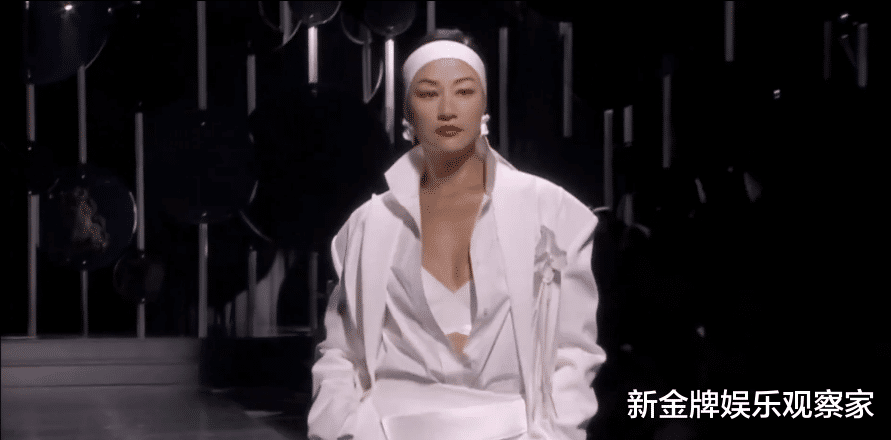 邓超马伊琍钟楚曦胡兵同框看她的秀,请52岁瞿颖走秀,吕燕是谁