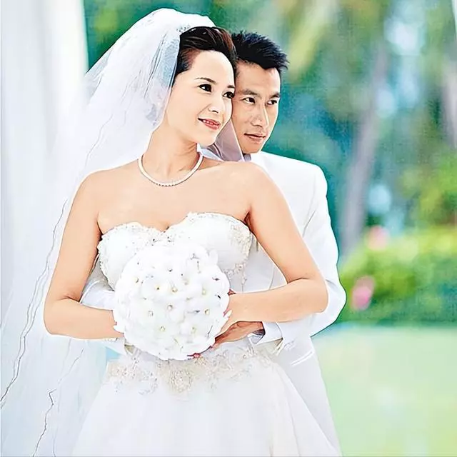 12年前，那个倒贴3套房嫁到河南农村的混血港姐郭羡妮，怎样了？