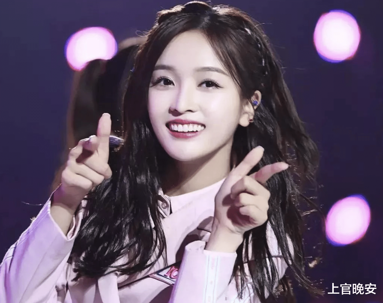 没眼看!嘴包不住牙,嘴凸,演戏难看,明星能不能放弃烤瓷牙审美