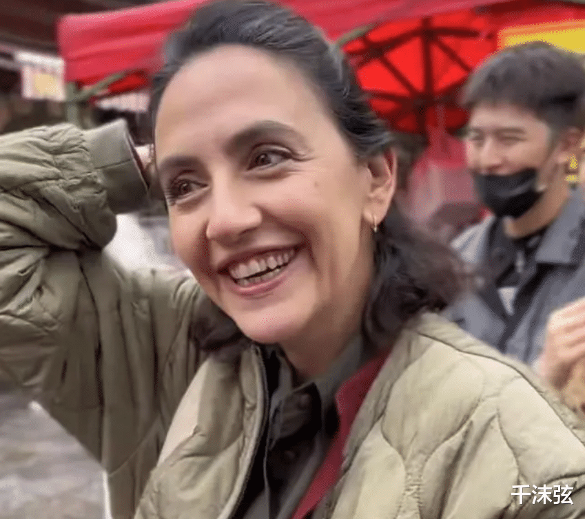 刘烨|刘烨法国娇妻衰老认不出，43岁像80岁老太，混血儿女随妈显老