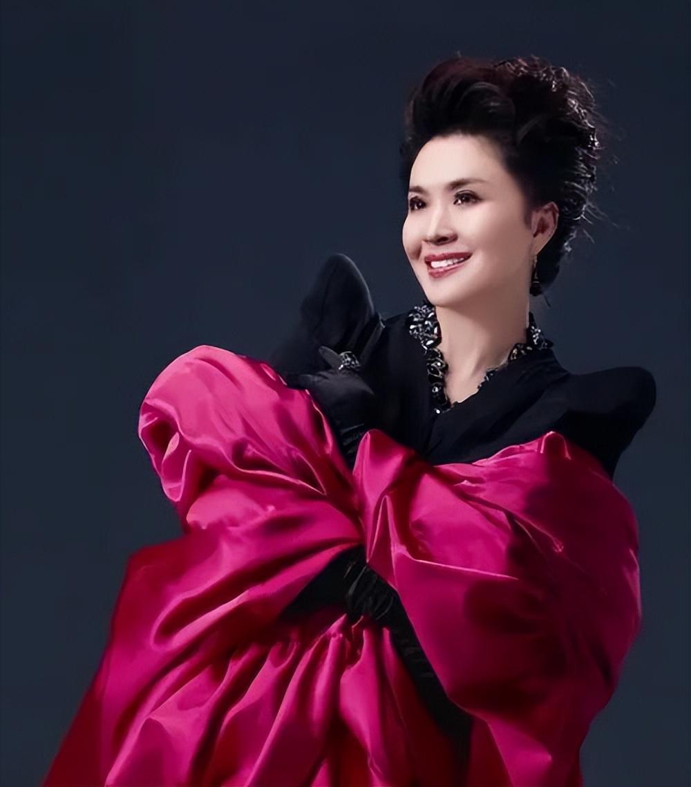 风流名导小刚:曾和干女儿传绯闻?64岁“父女恋”连得二胎!