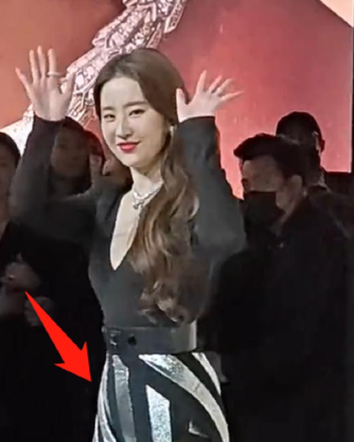 刘亦菲|刘亦菲双下巴、杨紫小肚子,王子文赘肉、女星生图揭露人间真实