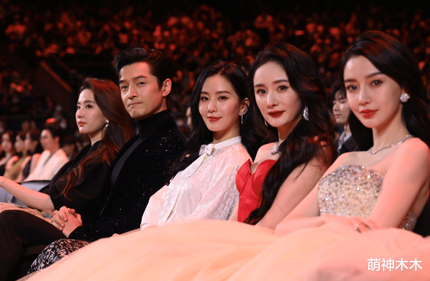 杨幂|85花同框状态大比拼：杨幂脸垮显老，刘诗诗状态佳，刘亦菲圆润