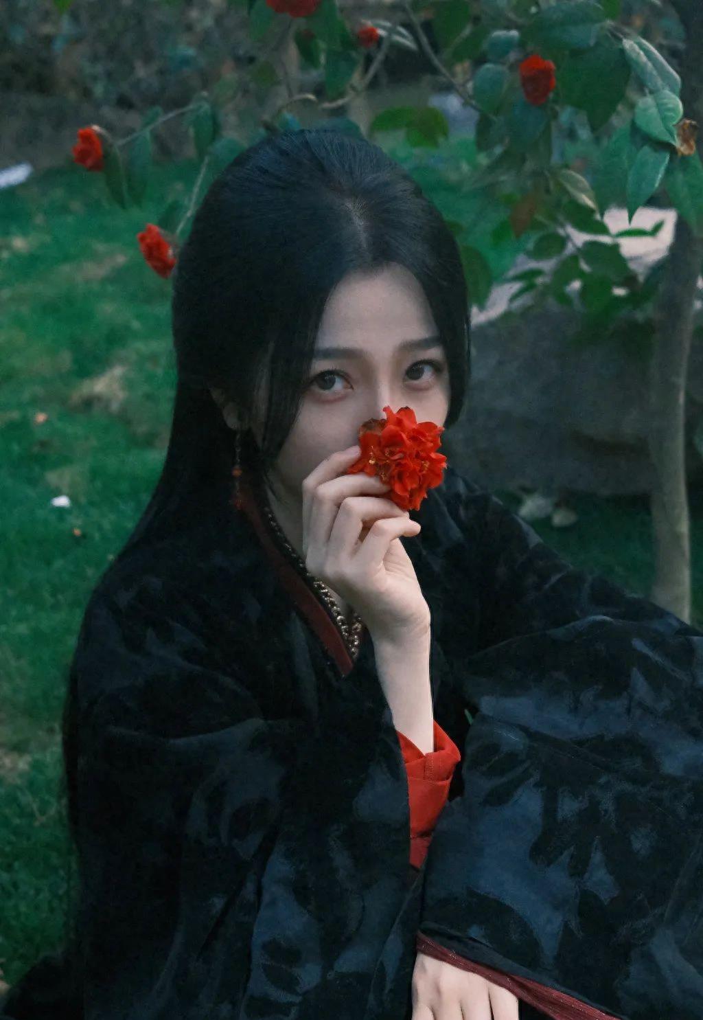 黄景瑜倒油杨洋?蔡徐坤糊了?檀健次毛晓彤恋情?虞书欣的瓜?