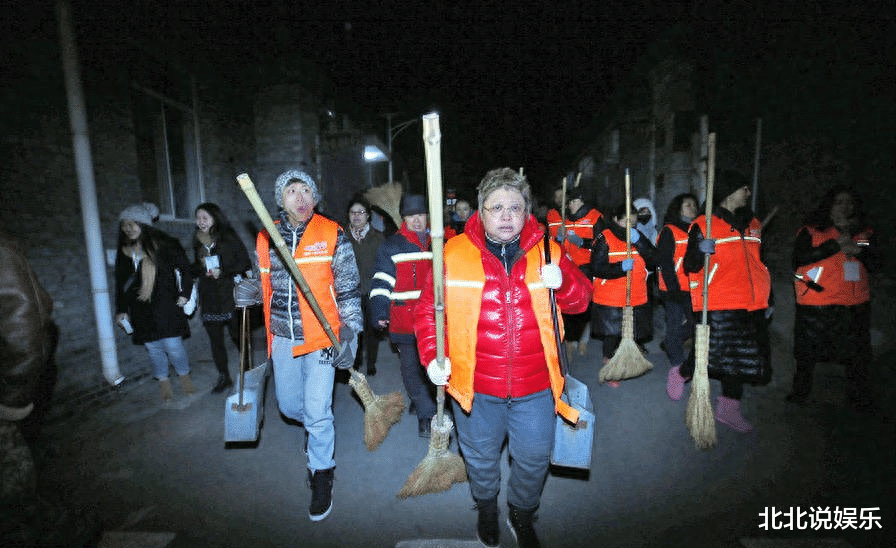 瞒不住了!韩红隐藏多年背景曝光,难怪娱乐圈的人都不敢得罪她!