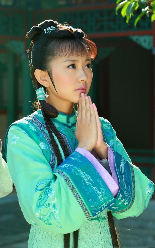 苏小玎|仅才2天,娱圈的瓜就这么生猛?海边激吻,拖欠工资,隐瞒婚史