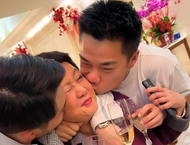 梁安琪|梁安琪与何猷亨一起跨年,被后生亲到脸变形,未看到奚梦瑶何猷君