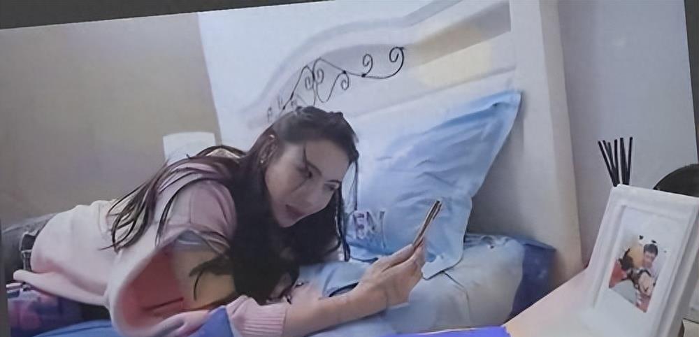 谢霆锋给张柏芝打电话问:钱够用吗?一旁儿子抢答,暴露生活现状