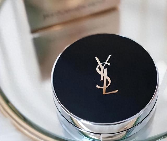 这些BB霜粉底液,有效提亮肤色,将皮肤打造出自然白净的瓷肌感!