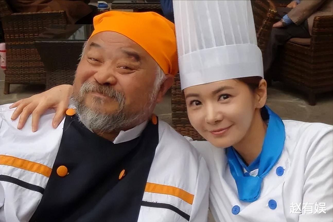 不顾医生劝阻，每天2包烟，顿顿8两白酒的演员李琦，如今变成这样