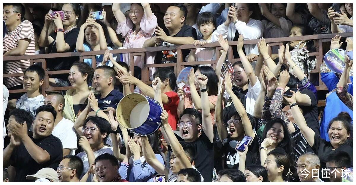 网友想出妙计：村超月薪3000，招1万民工，选30人踢世界杯