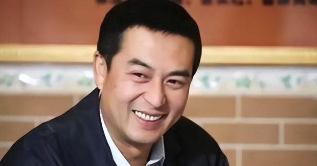 张嘉译“疑似”婚后感情不幸福，王海燕夜晚发文：多年婚姻一盘沙