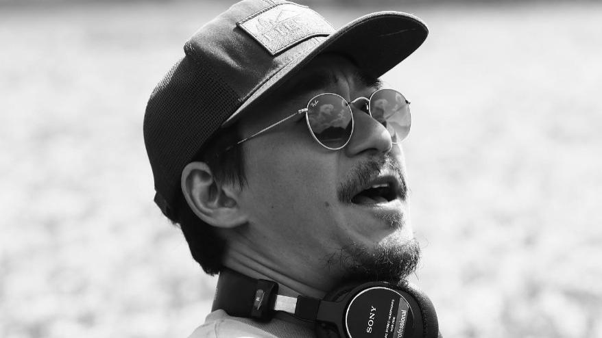 曝张默定居泰国，抽顶级雪茄开千万豪车，真相却极为讽刺