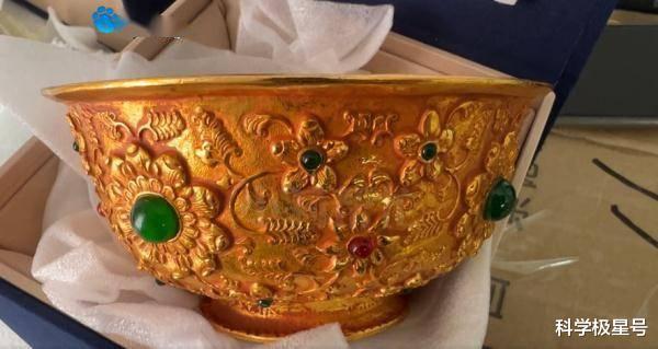 |七旬老人三天之内花了十五万购买文玩,谁知属于很低端的仿品!