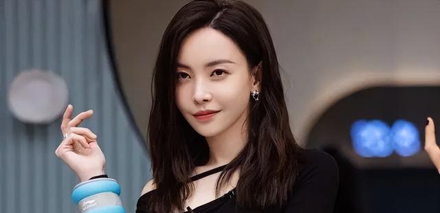 于文文|《乐队的海边》收官，于文文再次演唱《体面》，终于和自己和解了