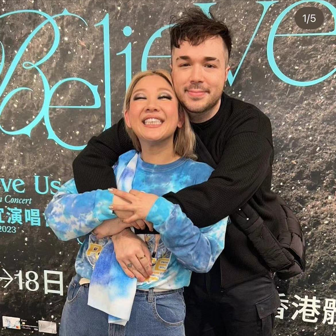 郑欣宜消失三个月首露面，消瘦唱歌回应抑郁复发：往前一步就坠落