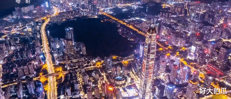 李宇春和华晨宇,2个“混子”歌手,在香港这一晚彻底现了原形