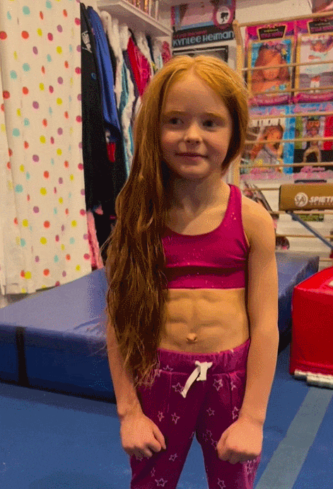 美国女孩7岁练出六块腹肌，健美身材看呆网友：又是来凑数的一天