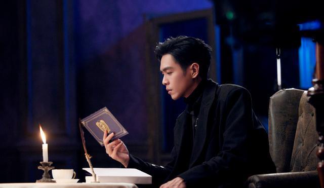 王鸥|《大侦探8》第二案剧照：何炅蒲熠星变成嫌疑人，王鸥优雅妆容！