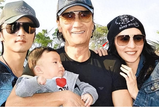 张柏芝不再忍耐,曝三胎生父疑是谢贤,难怪王菲谢霆锋至今未婚