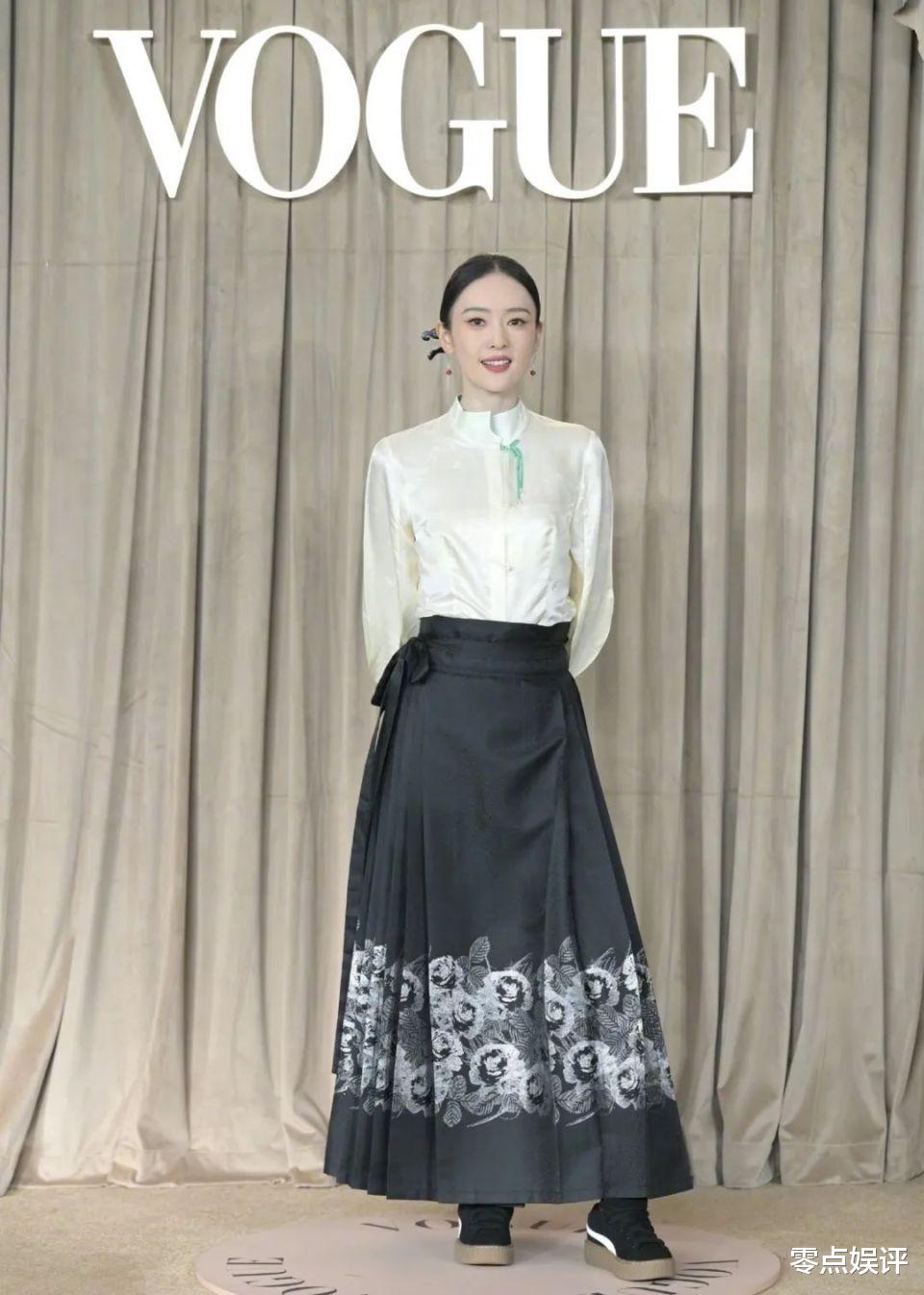 周冬雨张子枫红毯造型尴尬：想性感露了个寂寞，童星别穿大人衣服