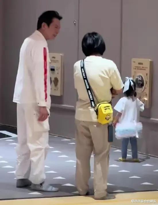 向华强私下和保姆的一个相处细节,引发网友热议!