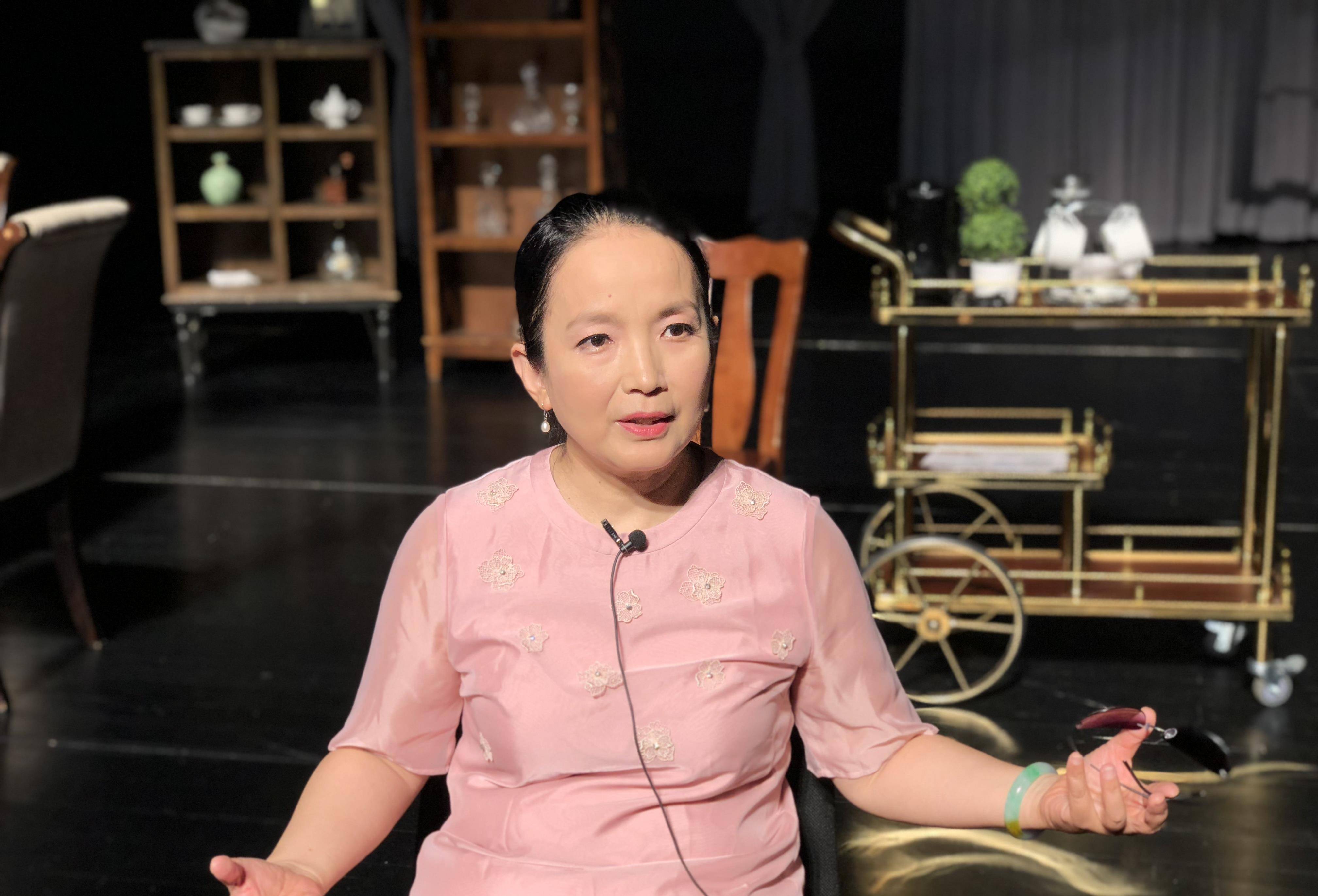 吕丽萍发文回应争议，称自己被造谣诽谤，定居美国后住豪宅别墅