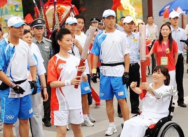 瘫痪25年桑兰近况:42岁仍白皙漂亮,嫁资产千万老公,儿子9岁