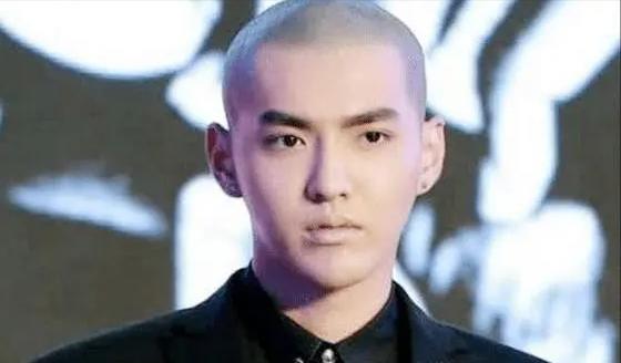 吴亦凡入狱后续，母亲找成龙求救，生父曾尝试引渡无果