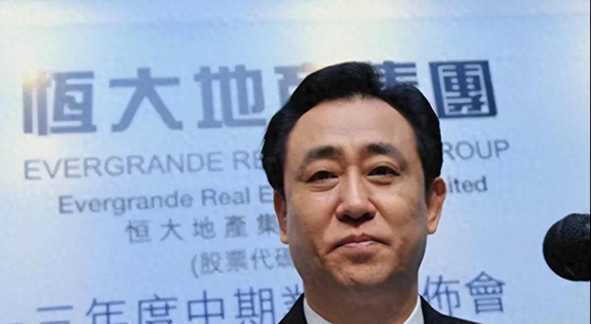 曾经陪许家印KTV应酬 ，年薪高达900万，后宫团长白珊珊“上位”之路！