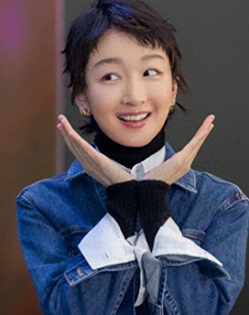 私生活混乱,不拉窗帘与男友玩“拔萝卜”被拍,周冬雨暴露出本性