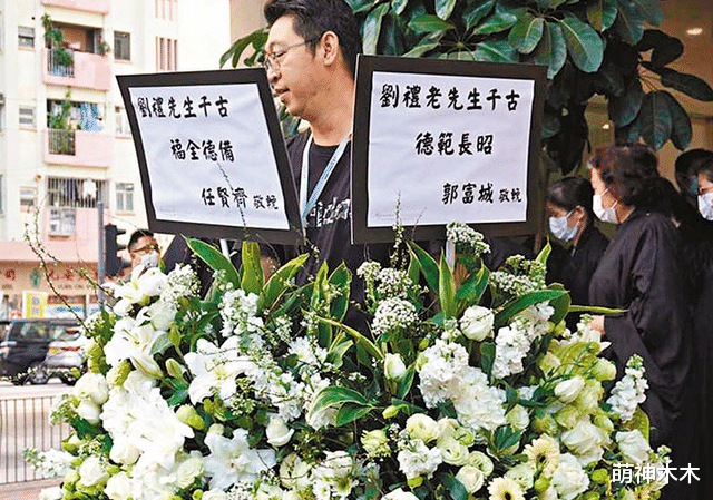 刘德华女儿首次露面引围观,葬礼露笑还画眉,被质疑11岁打扮成熟